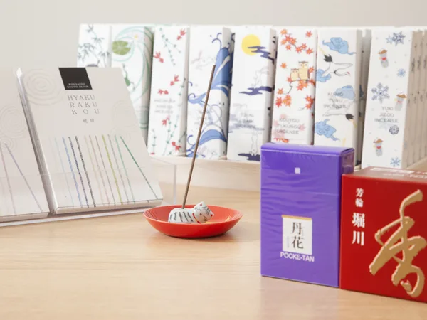 進物用のお線香の売場