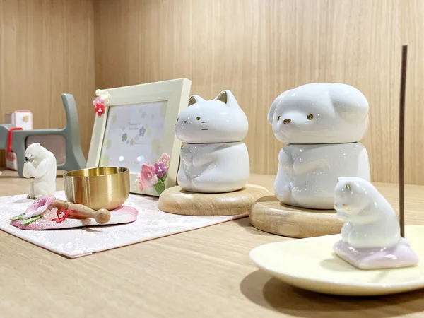 手元供養のミニ骨壺やおりん
