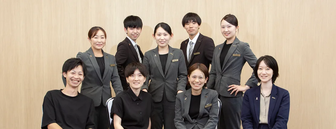 疑問・不安にお答えする金華堂のスタッフ
